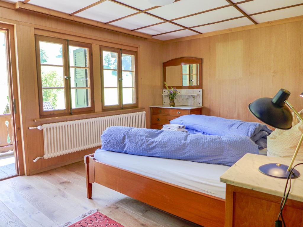 Postel nebo postele na pokoji v ubytování Apartment Chalet Alte Post by Interhome