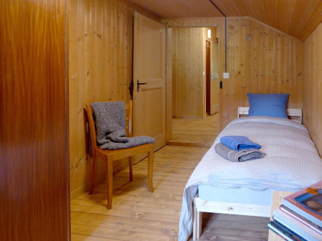 Postel nebo postele na pokoji v ubytování Apartment Chalet Alte Post by Interhome