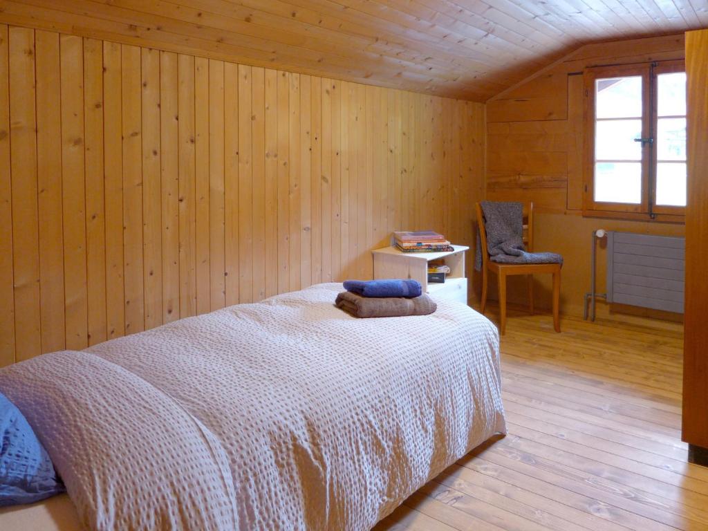Postel nebo postele na pokoji v ubytování Apartment Chalet Alte Post by Interhome