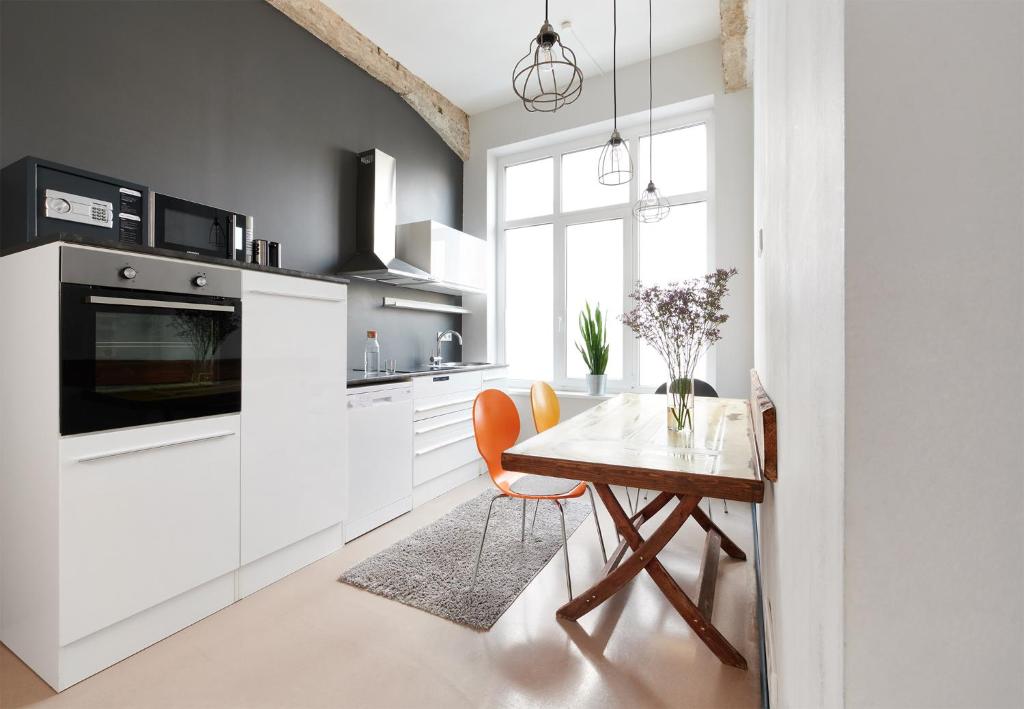 OLD PRINTING HOUSE - Modern I City I 2 Min HBF I E-Ladesäule - Resim 3