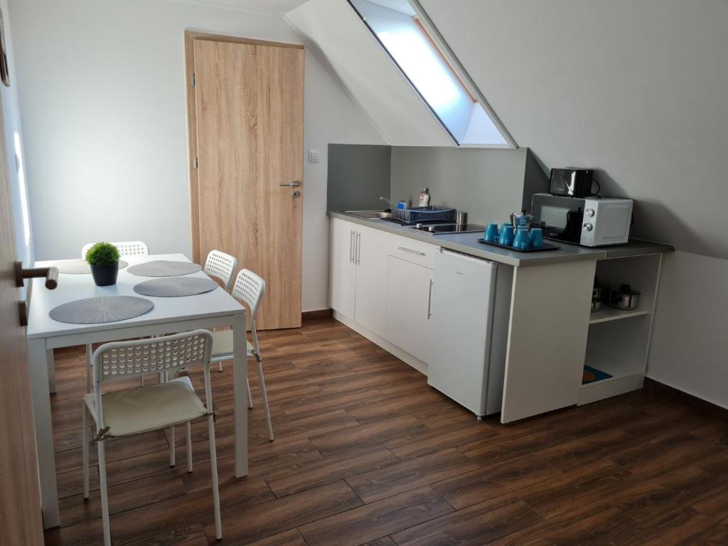 Kuchyňa alebo kuchynka v ubytovaní Holdudvar Apartman