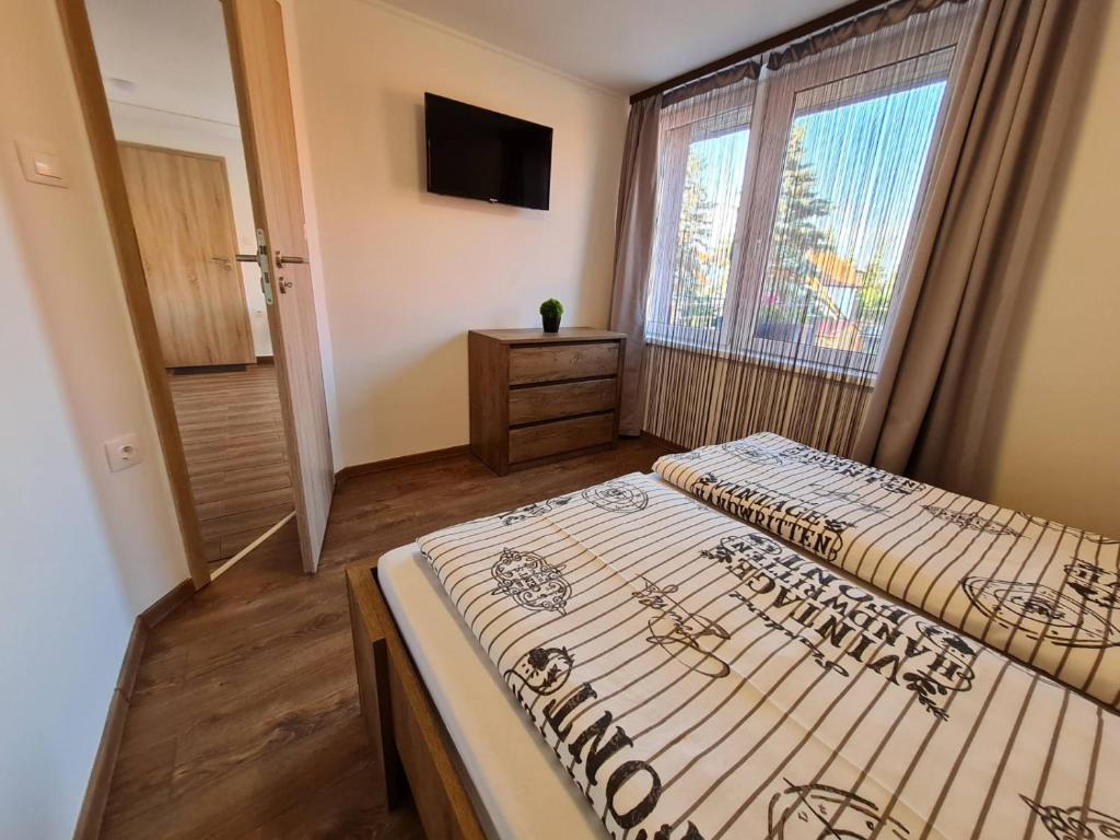 Posteľ alebo postele v izbe v ubytovaní Holdudvar Apartman