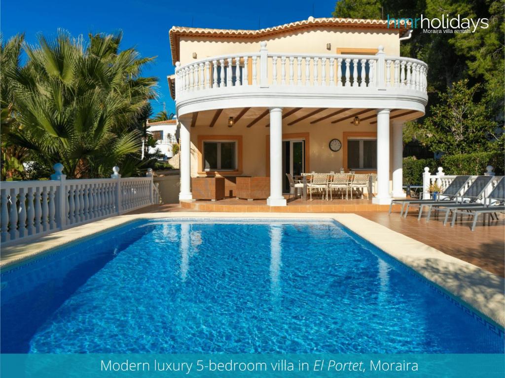 Bazén v ubytovaní Villa Zacorri - HMR Holidays Moraira alebo v jeho blízkosti