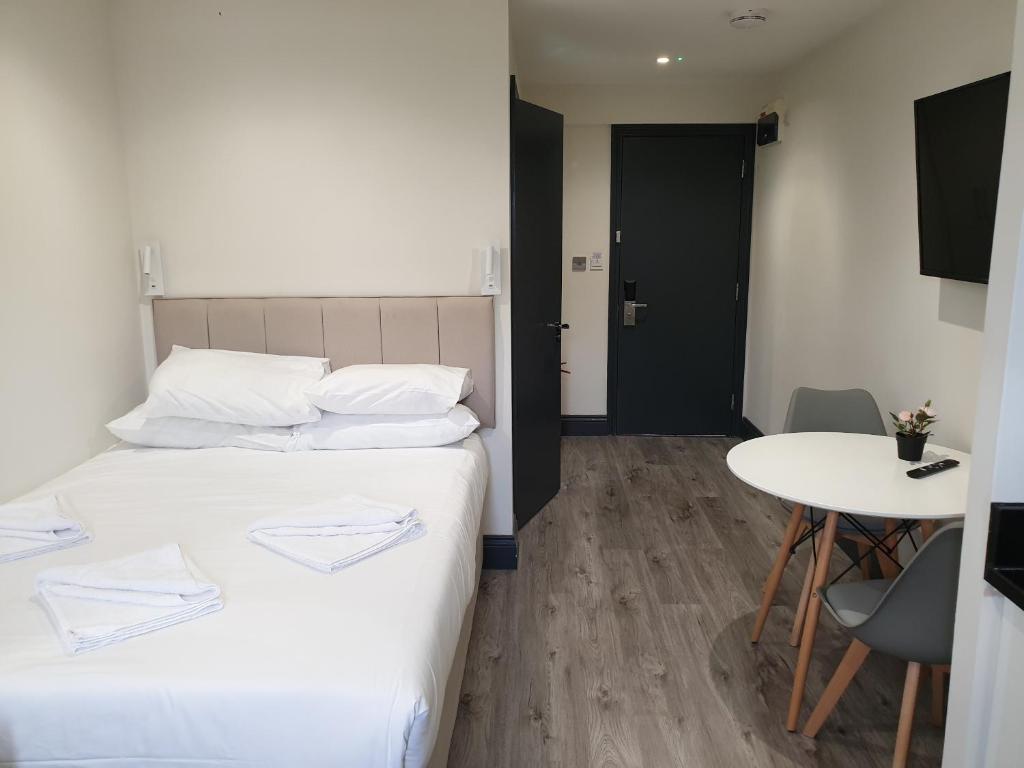 Hyde Park Superior Apartments - Deluxe Double Studio