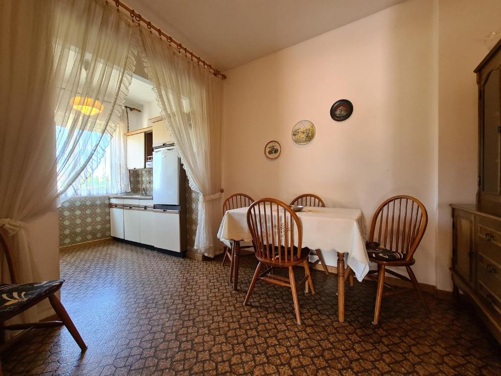 Kuchyňa alebo kuchynka v ubytovaní Apartments Fazanska 930