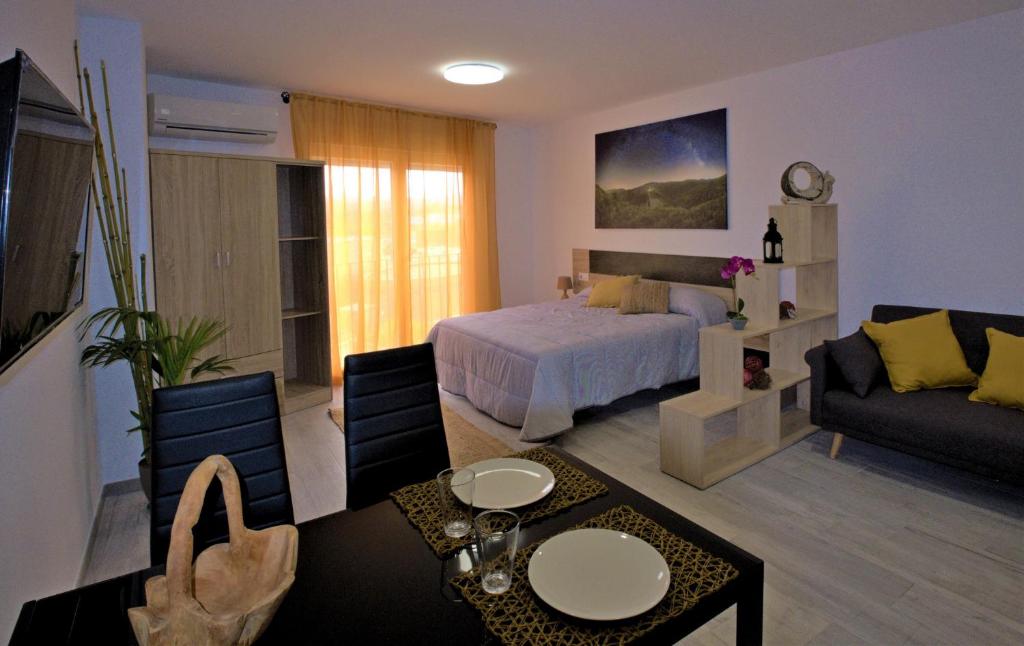 A bed or beds in a room at Gegant de Pedra Apartaments