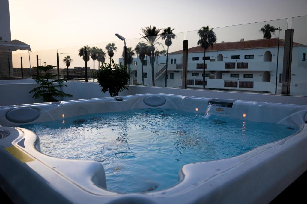 a hot tub on the roof of a building at Tita Suite in Corralejo