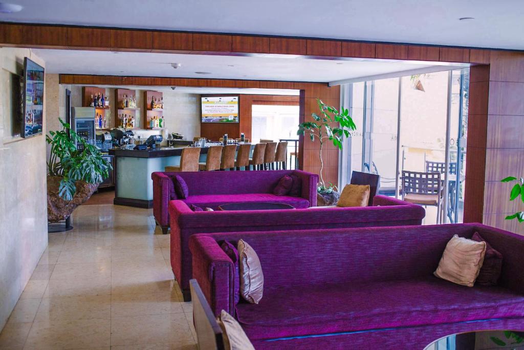 Uma área de estar em The Boma Nairobi