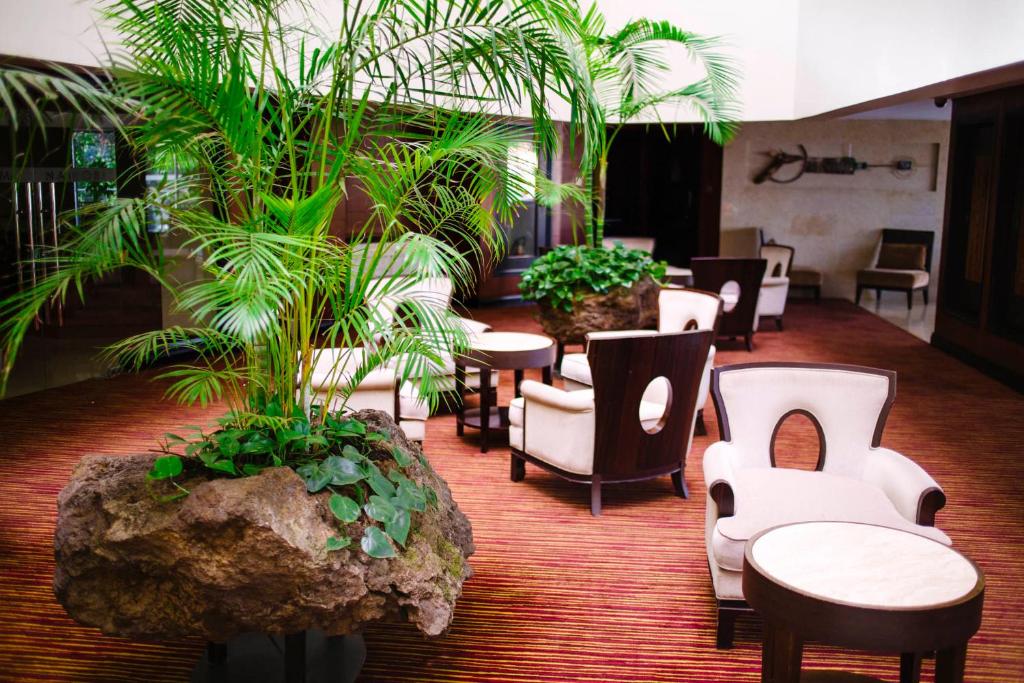 Uma área de estar em The Boma Nairobi