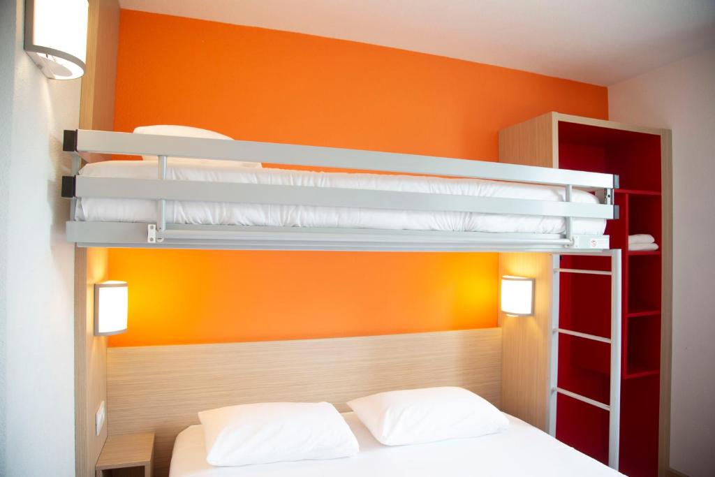 Postel nebo postele na pokoji v ubytování Kyriad Direct Arras - Saint-Laurent-Blangy - Parc Expo