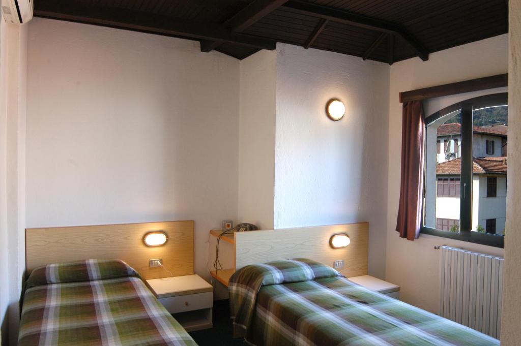 Een bed of bedden in een kamer bij Hotel Eden