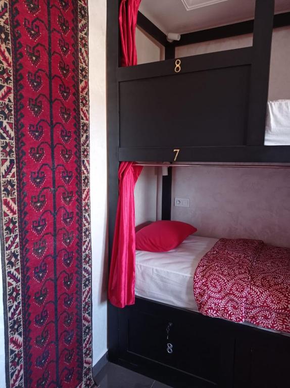 Postel nebo postele na pokoji v ubytování Stork Marrakech Luxury Hostel