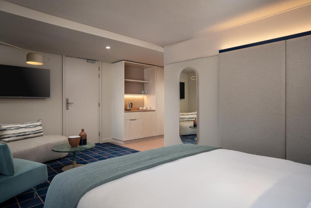 Postel nebo postele na pokoji v ubytování Home Suite Hotels Sea Point