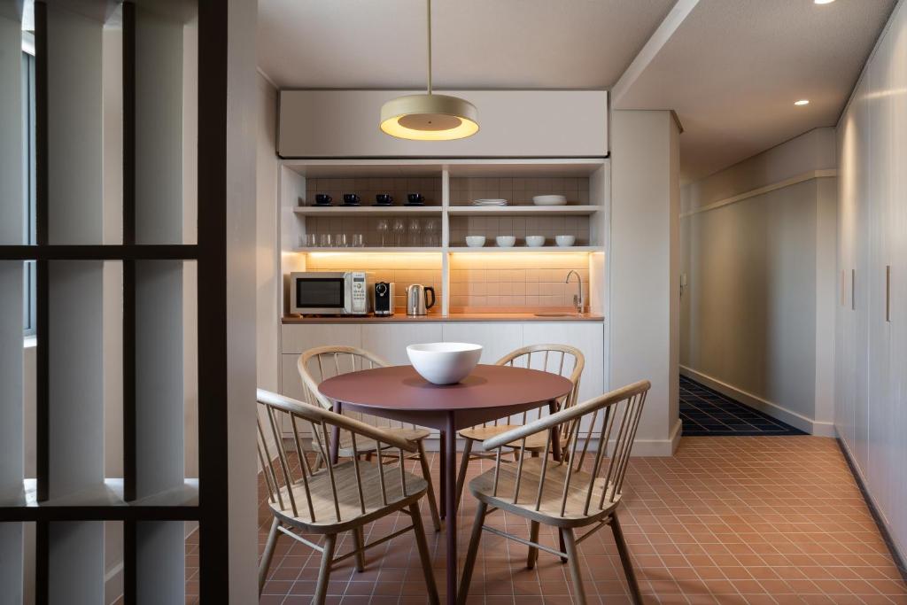 Kuchyň nebo kuchyňský kout v ubytování Home Suite Hotels Sea Point