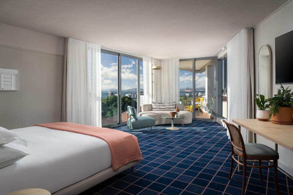 Postel nebo postele na pokoji v ubytování Home Suite Hotels Sea Point