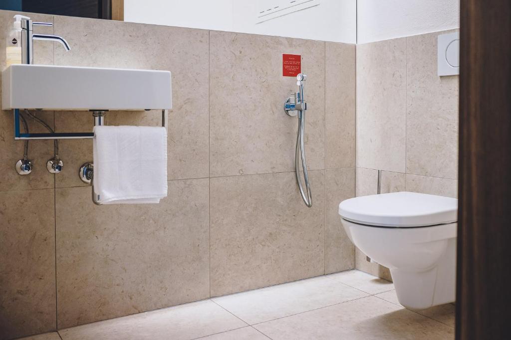 A bathroom at Fortuna View by we rent