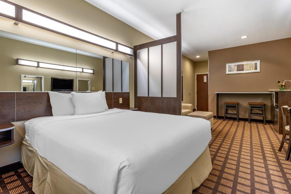 Microtel Inn & Suites Dillsboro/Sylva photo