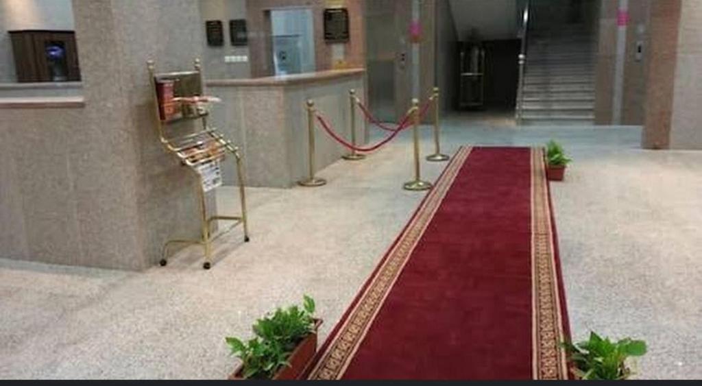 a red carpeted walkway in a building with a red carpet at شقق قمة الرفاء للوحدات السكنيه in Riyadh