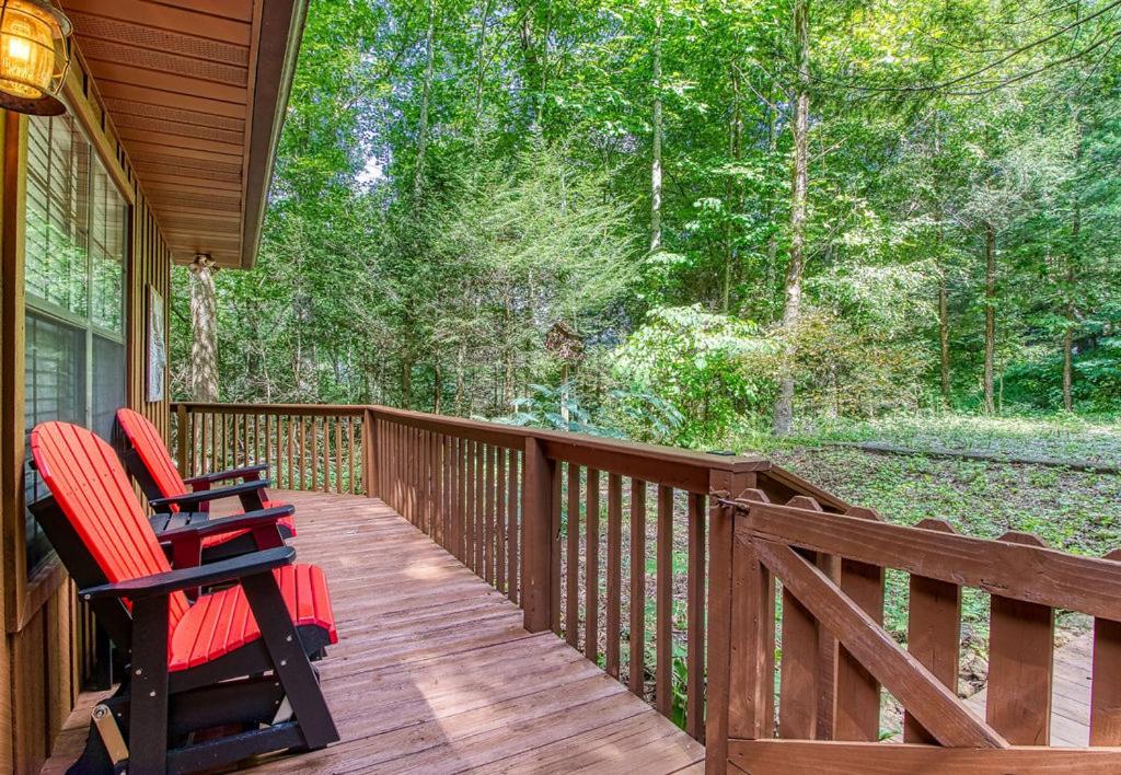 Magical Nights, Hot Tub, WIFI, 1089 FREE tickets each paid day, Dollywood and More - Chalet