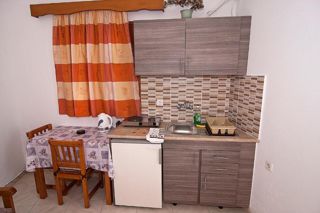 Kuchyň nebo kuchyňský kout v ubytování Lindos Panorama