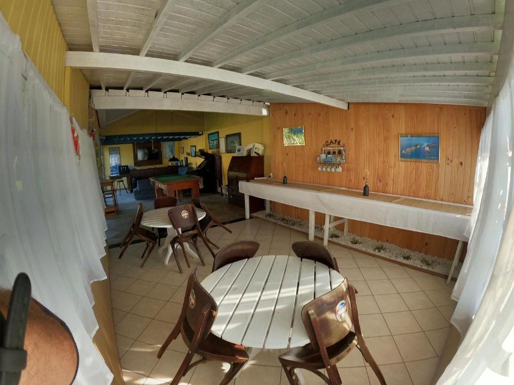 Restaurace v ubytování Pousada Aquamaster Dive Center