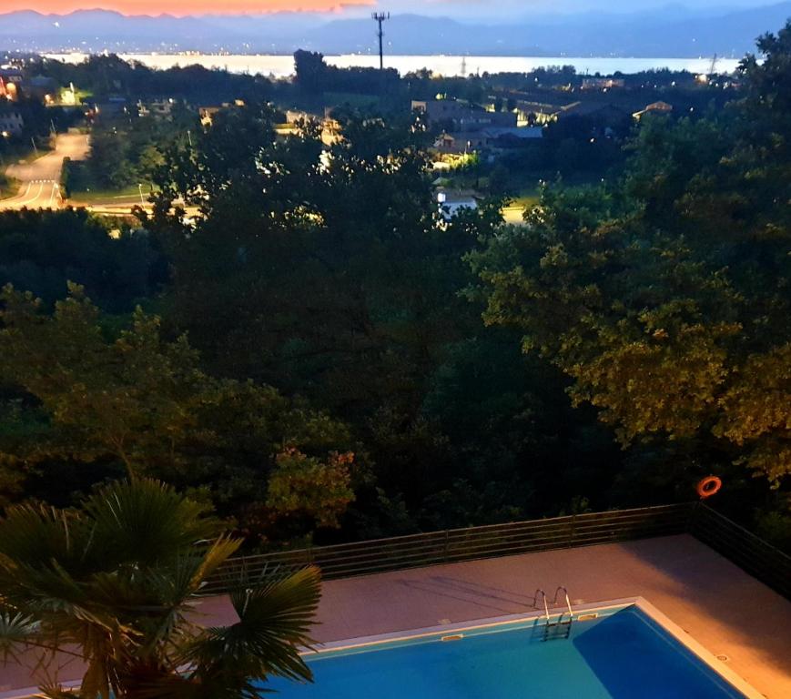 Bazén v ubytování P1 Sweet Apartment Lake View&Pool nebo v jeho okolí