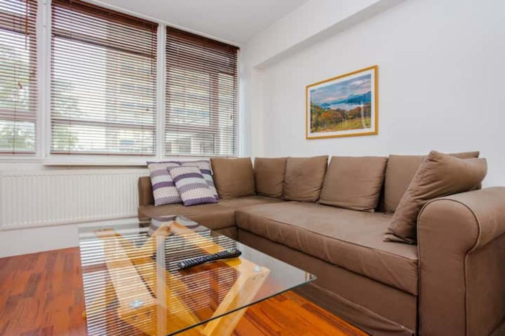 Modern 1 Bedroom Apartment in Trendy Old Street