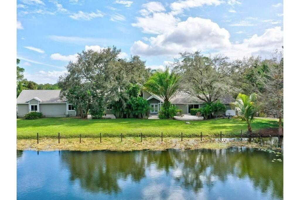 Serene lakeside view, family friendly, sleeps 6
