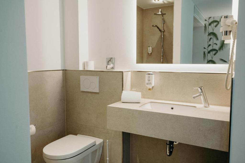 Koupelna v ubytování Hotel Crystal
