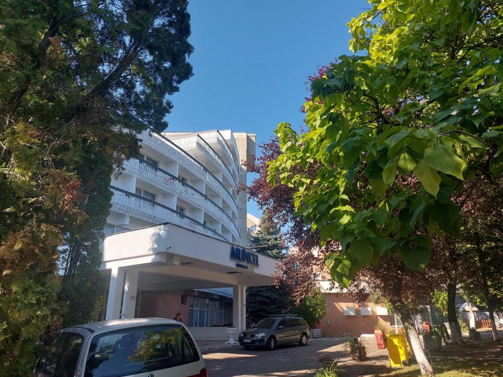 a car parked in front of a building at Hotel Muncel Băile Felix in Baile Felix