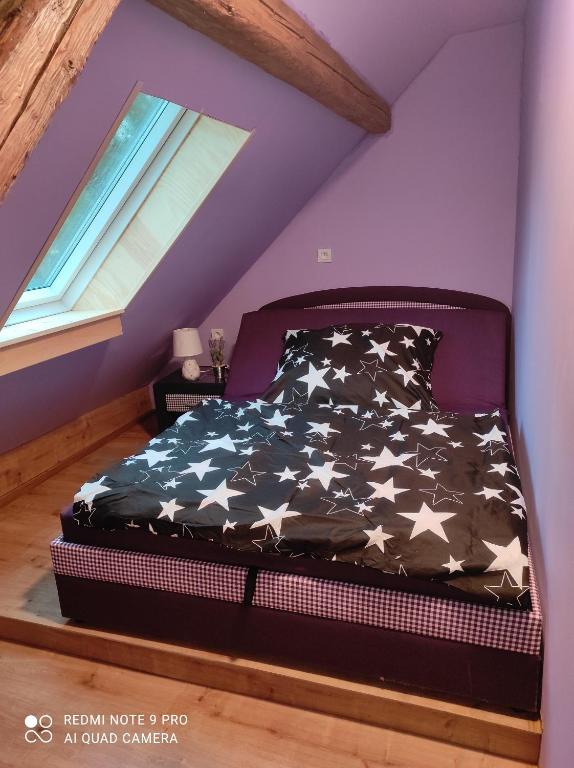 Postel nebo postele na pokoji v ubytování Apartmán Šumava u Rybáků