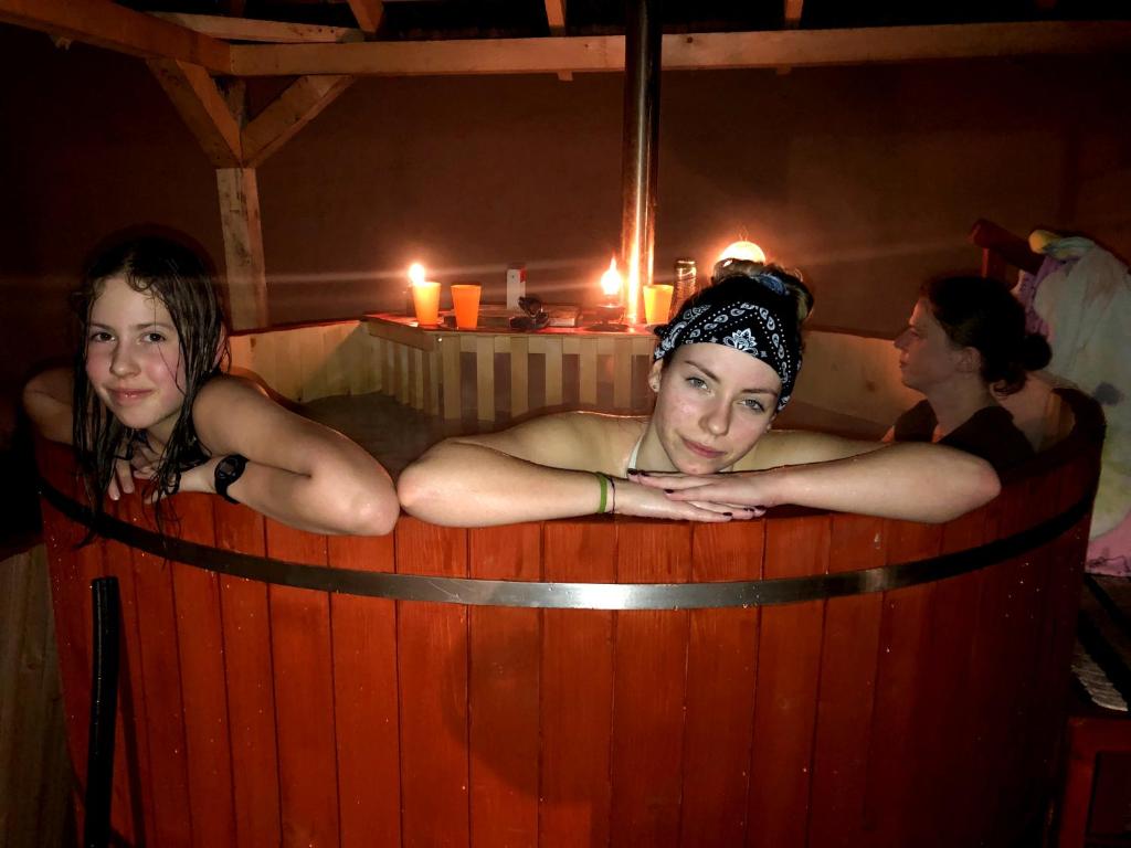 a group of three women in a hot tub at Árpád nyaralóház in Sarud