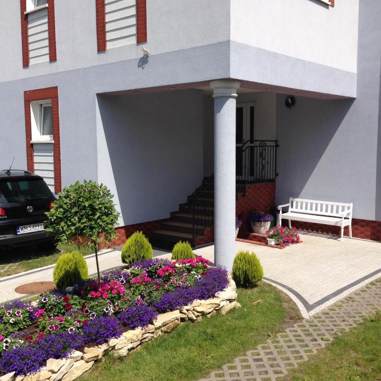 Vonkajšia záhrada v ubytovaní Villa 33 Blisko Plaży