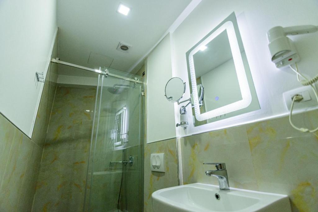 Koupelna v ubytování Hotel Orange