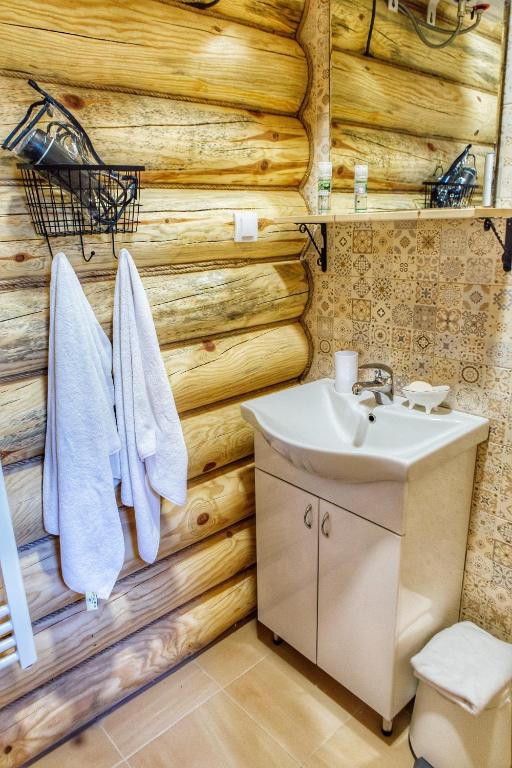 Koupelna v ubytování Etno kuća Apartmani Pesma, Divčibare
