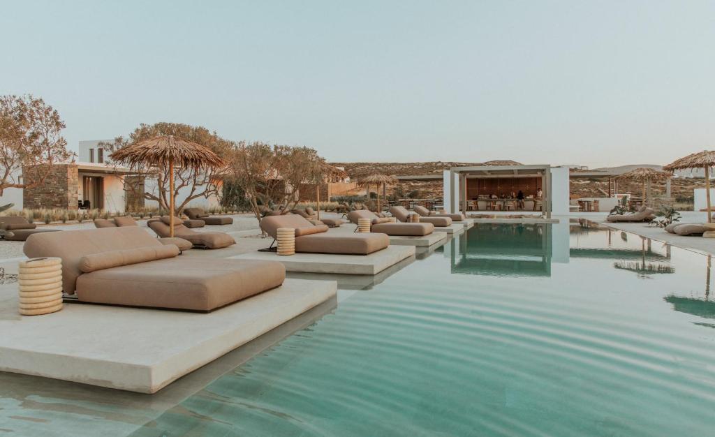 Bazén v ubytování Cove Paros nebo v jeho okolí