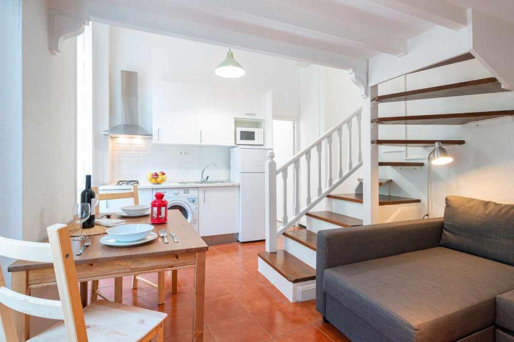 A kitchen or kitchenette at Apartamentos Alcazaba