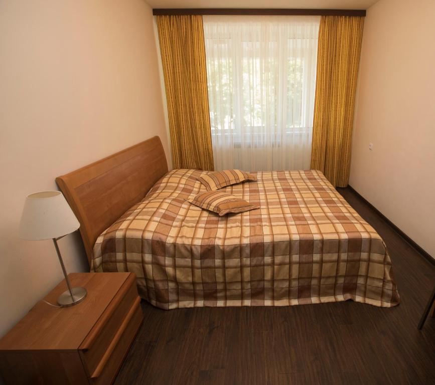 Postel nebo postele na pokoji v ubytování Tsaghkahovit Hotel
