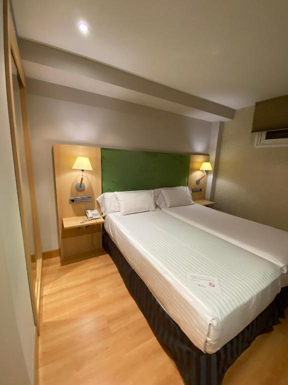 U Hotel Villa-Gomá - Interior Twin Room With Shower
