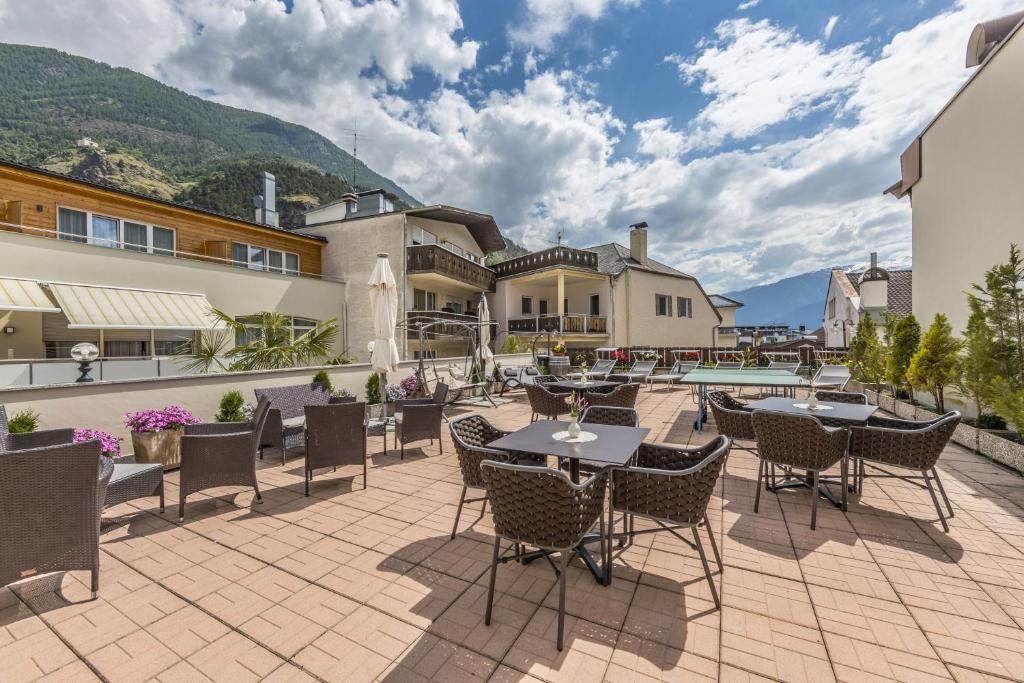 Nespecifikovaný výhled na hory nebo výhled na hory při pohledu z hotelu