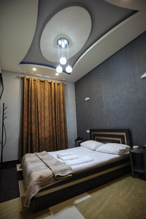 GOLDEN SECONDS Hotel - отзывы и видео