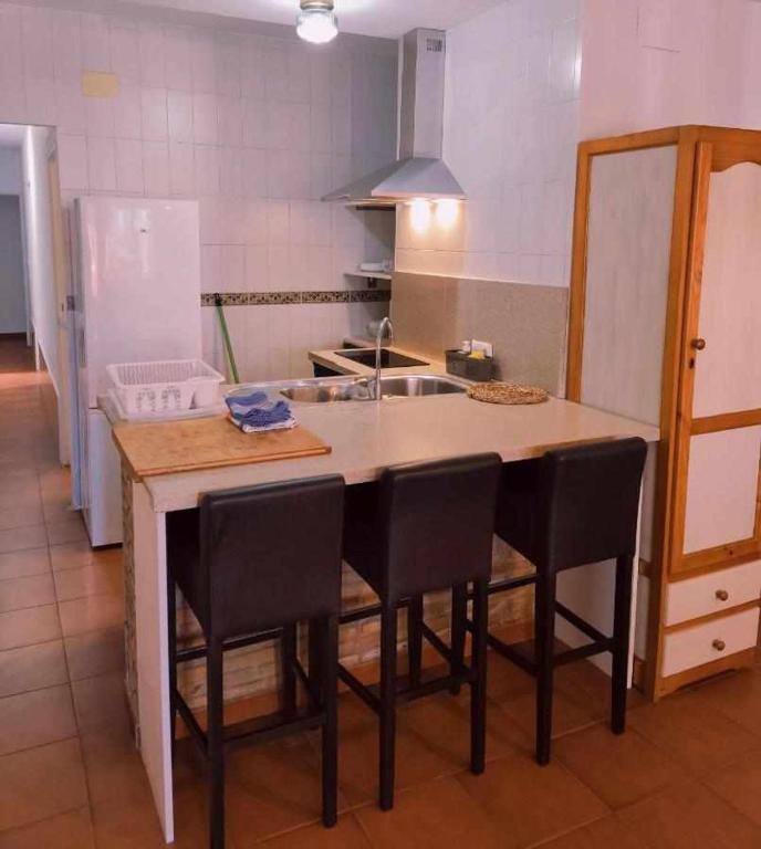 Kuchyňa alebo kuchynka v ubytovaní Dos Casas juntas y Patio común a 25 metros de la Playa