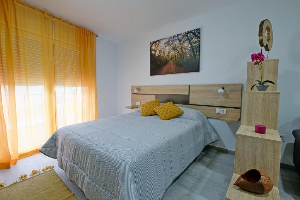 A bed or beds in a room at Gegant de Pedra Apartaments