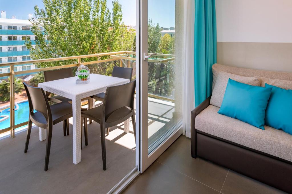 Balkón alebo terasa v ubytovaní Rentalmar Salou Playa Family Suites & Pool