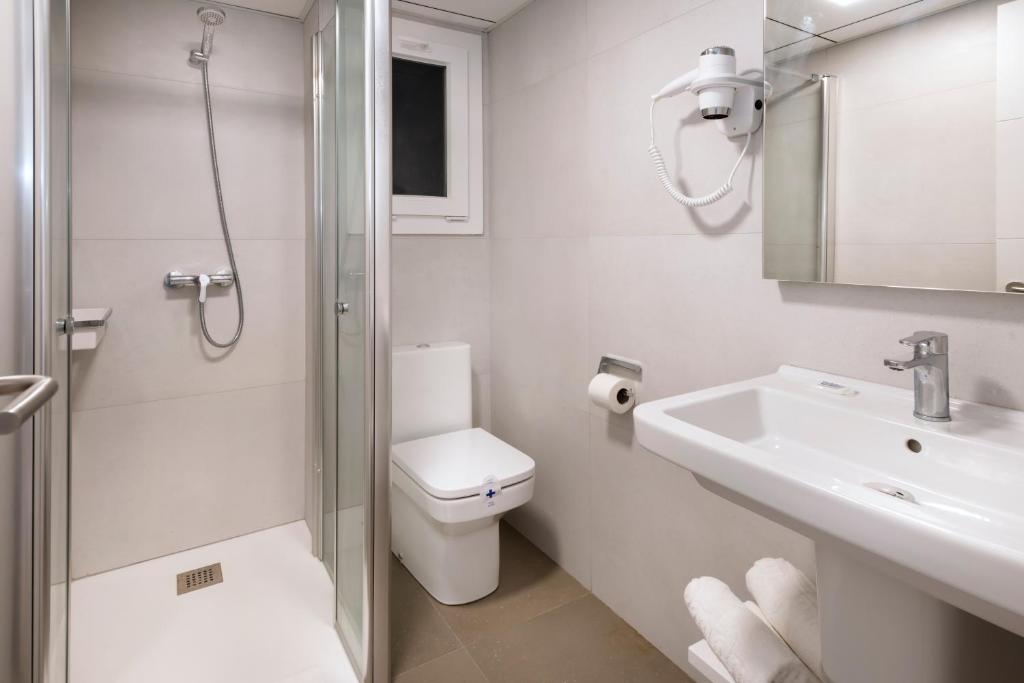 Kúpeľňa v ubytovaní Rentalmar Salou Playa Family Suites & Pool
