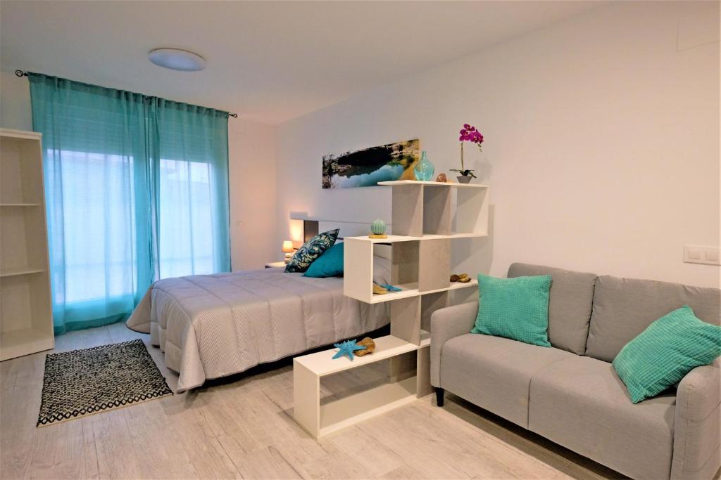 A seating area at Gegant de Pedra Apartaments