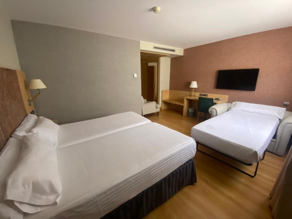 U Hotel Villa-Gomá - Triple Room (Twin Beds + Sofa Bed)