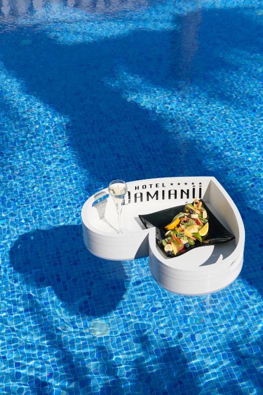 Bazén v ubytování Damianii Luxury Boutique Hotel & Spa nebo v jeho okolí