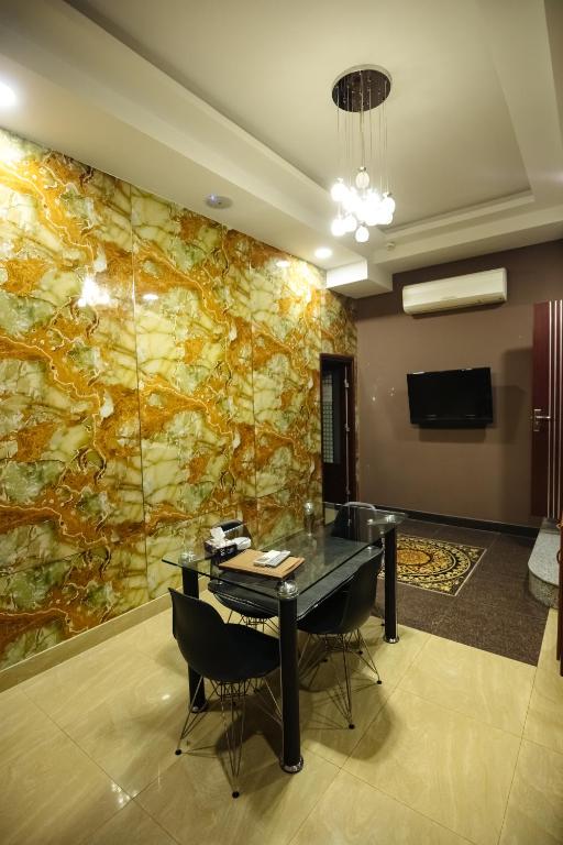 TV a/nebo společenská místnost v ubytování GOLDEN SECONDS Hotel