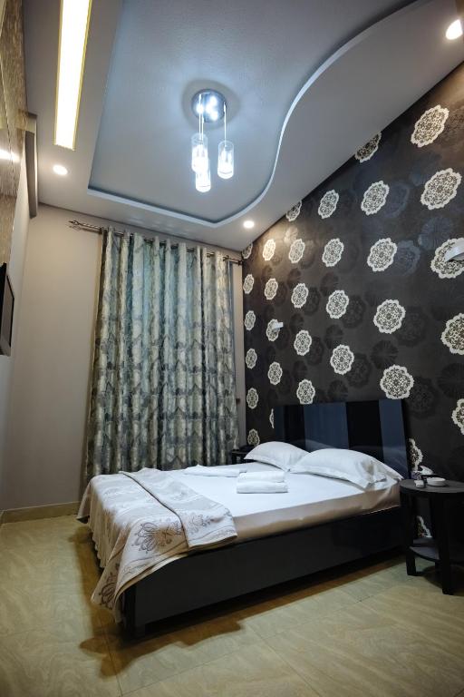 Postel nebo postele na pokoji v ubytování GOLDEN SECONDS Hotel